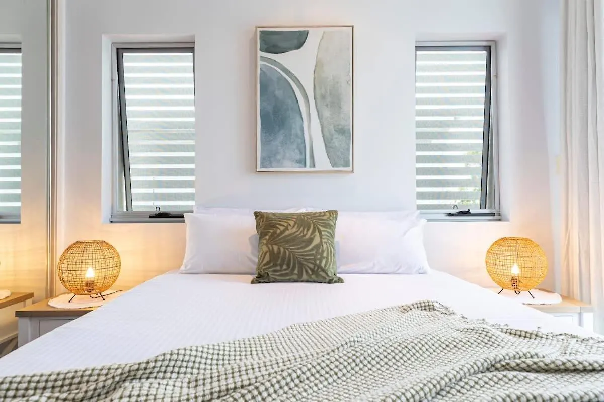 Saltbreeze - Laidback Poolside Living By The Canal Twin Waters